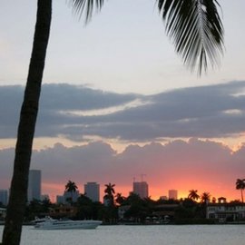Miami seashore restaurants offer close proximity into the Atlantic.